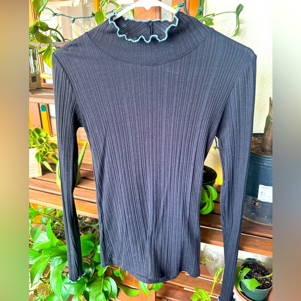 Everlane Ribbed & Ruffled Semi Turtleneck